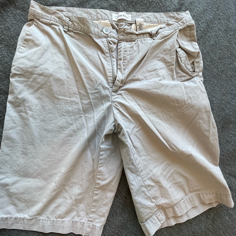 Light gray Calvin Klein shorts size 32